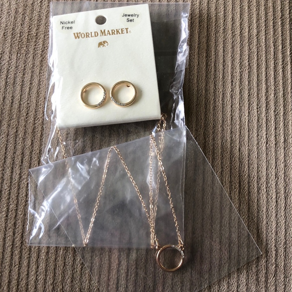 Necklace and earrings set